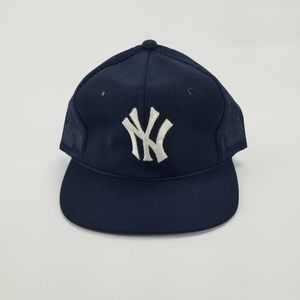 Vintage New York Yankees Snapback Mesh Trucker Hat